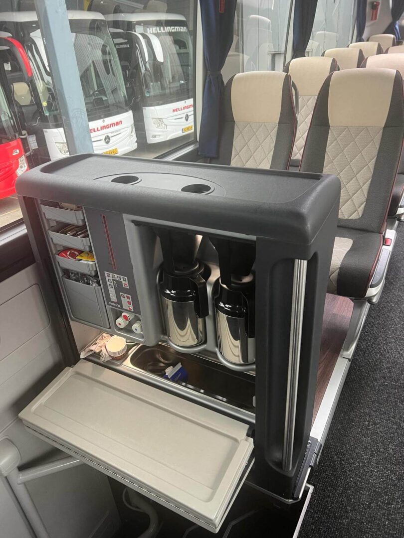 Touringcar met koffiebar